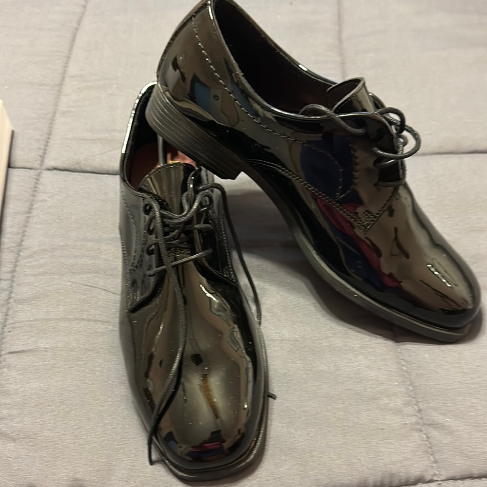 Men’s size 10 1/2 medium formal shoes. Worn once.